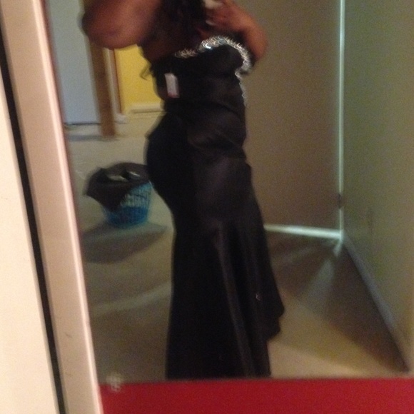 Black Prom dress with sequin and open back section - Picture 4 of 6
